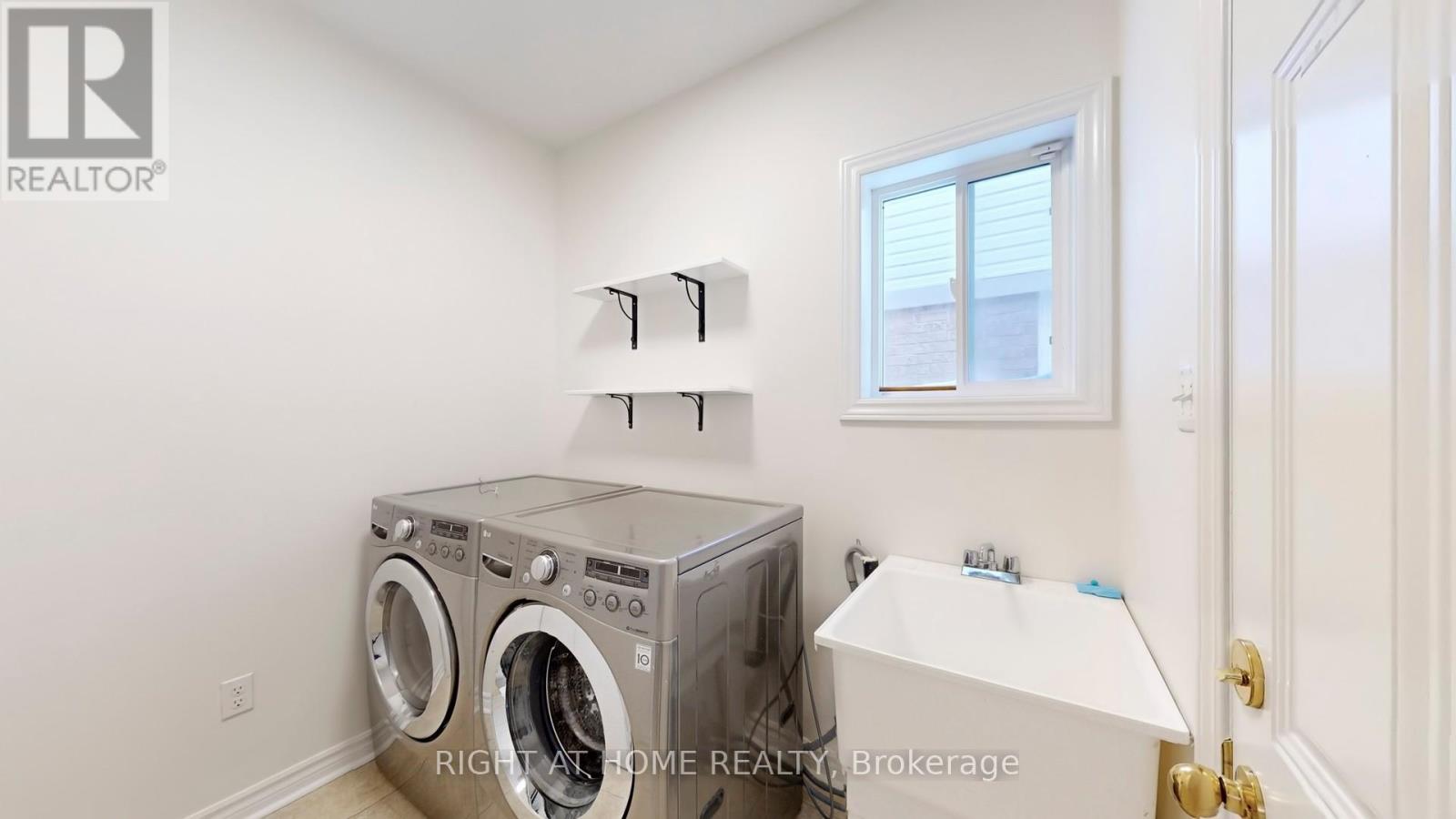 20 Charlemagne Avenue, Barrie, Ontario  L4M 0A7 - Photo 37 - S12726946