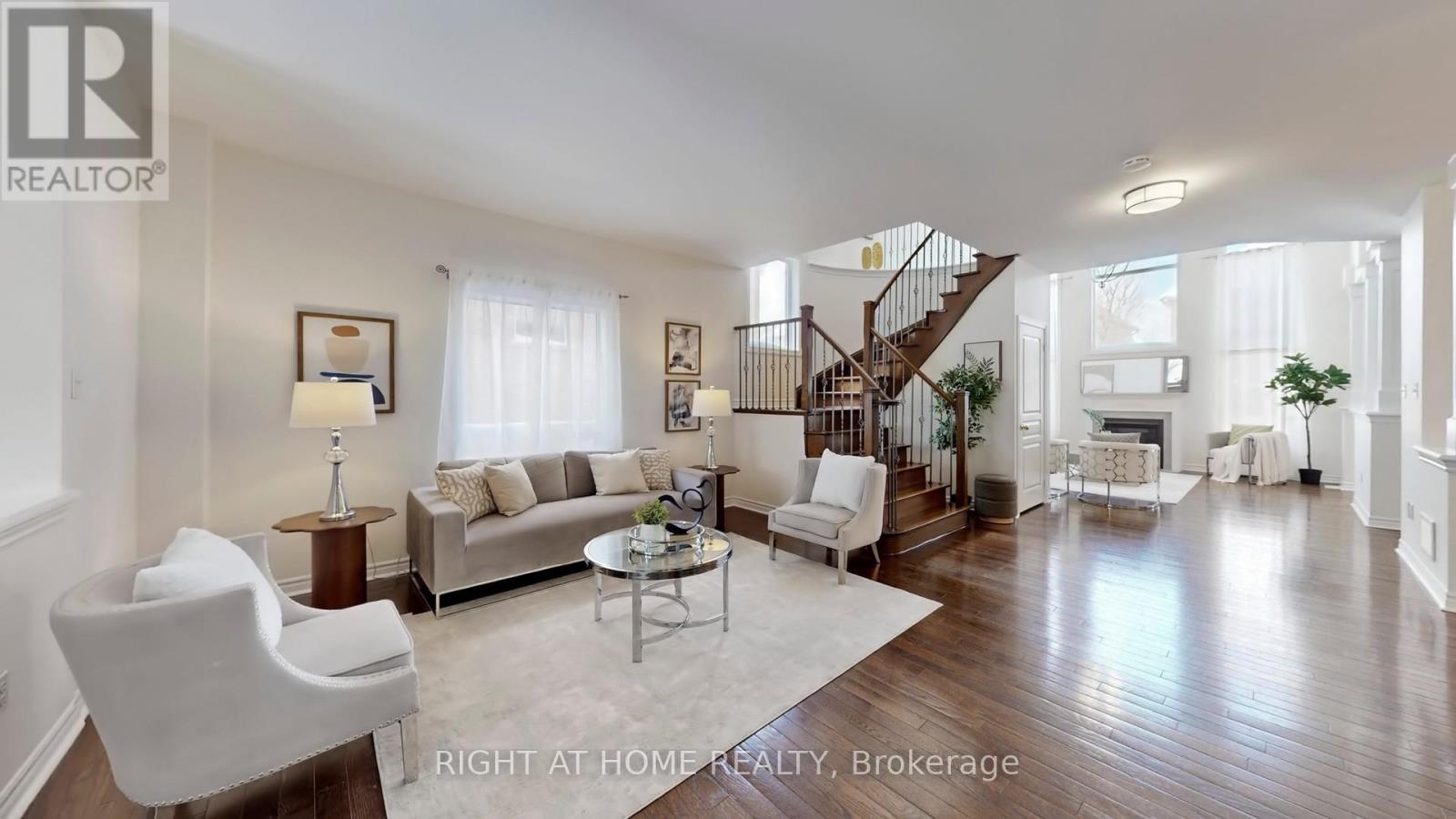 20 Charlemagne Avenue, Barrie, Ontario  L4M 0A7 - Photo 5 - S12726946