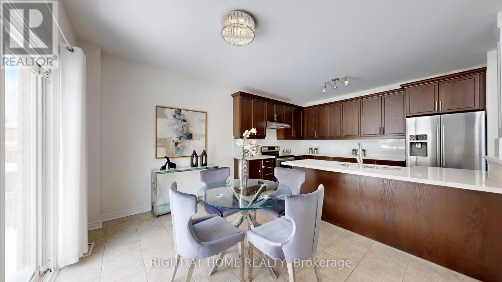 20 Charlemagne Avenue, Barrie, Ontario  L4M 0A7 - Photo 9 - S12726946