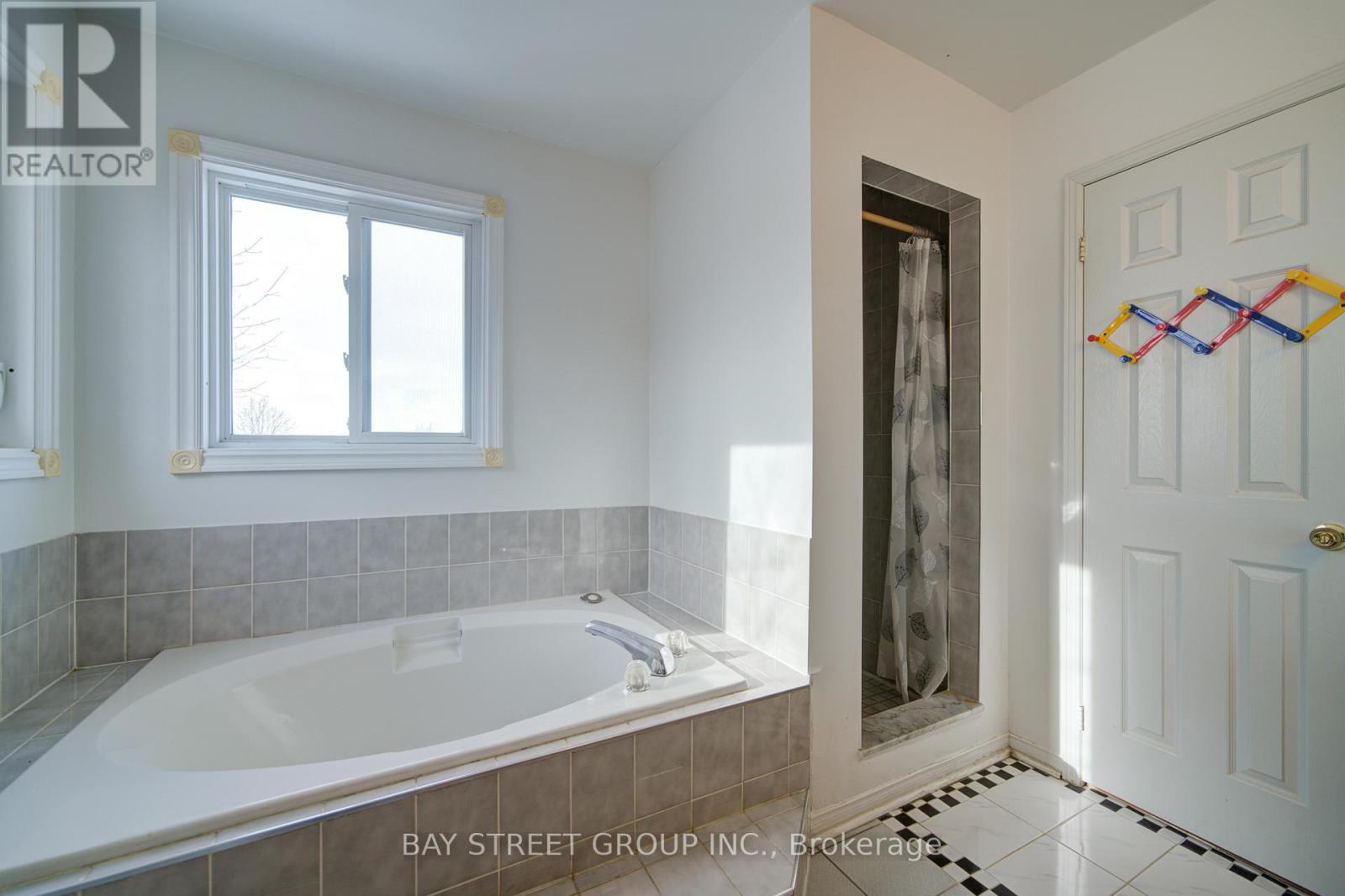 24 Militia Trail, Markham, Ontario  L3R 9H6 - Photo 34 - N12693624