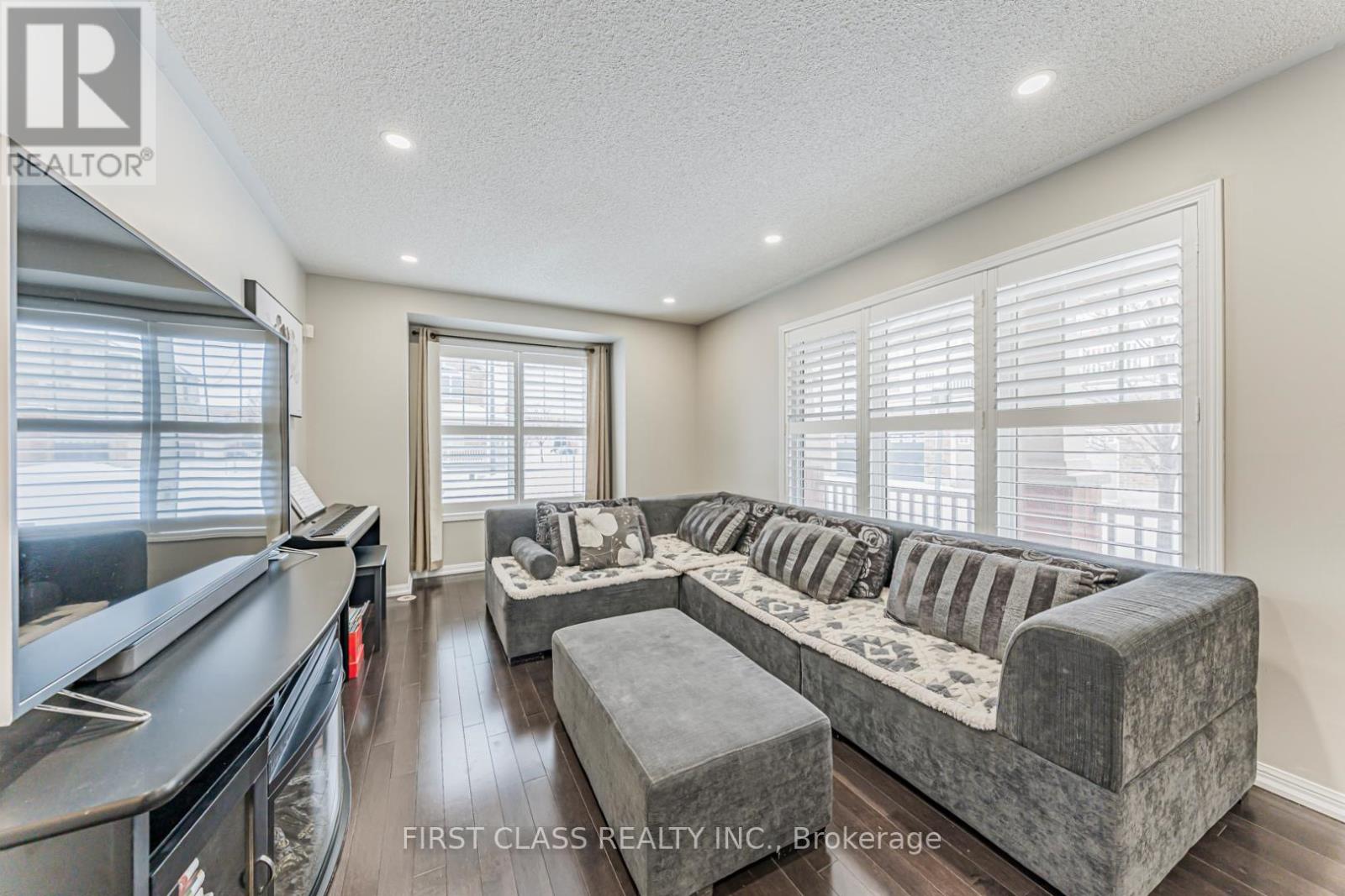 238 Whetham Heights, Milton, Ontario  L9T 0P2 - Photo 10 - W12726900