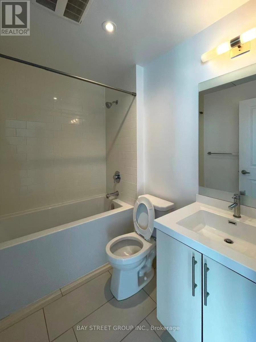 515 - 65 Speers Road, Oakville, Ontario  L6K 0J1 - Photo 4 - W12726922