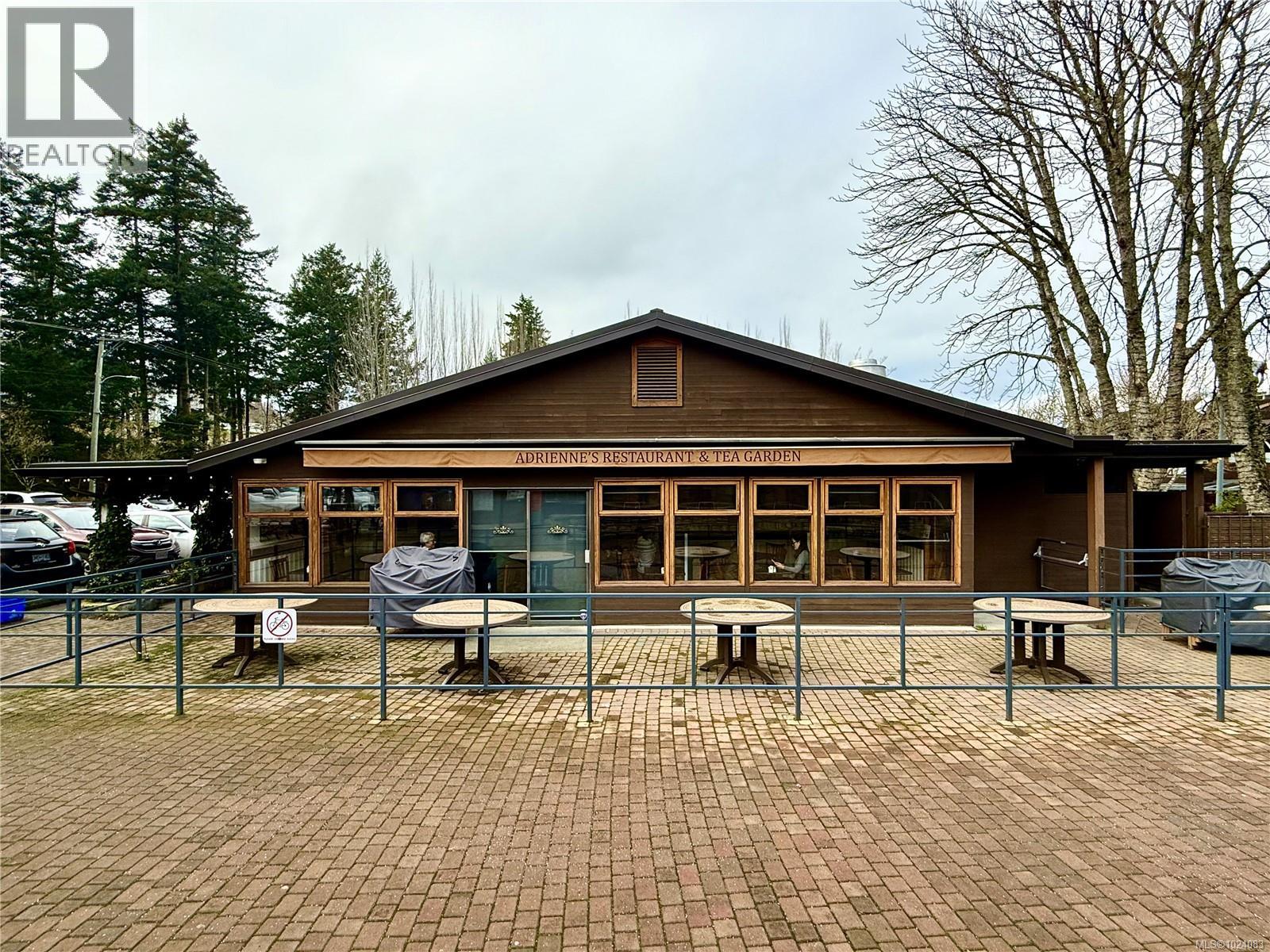 101 5325 Cordova Bay Rd, Saanich, British Columbia