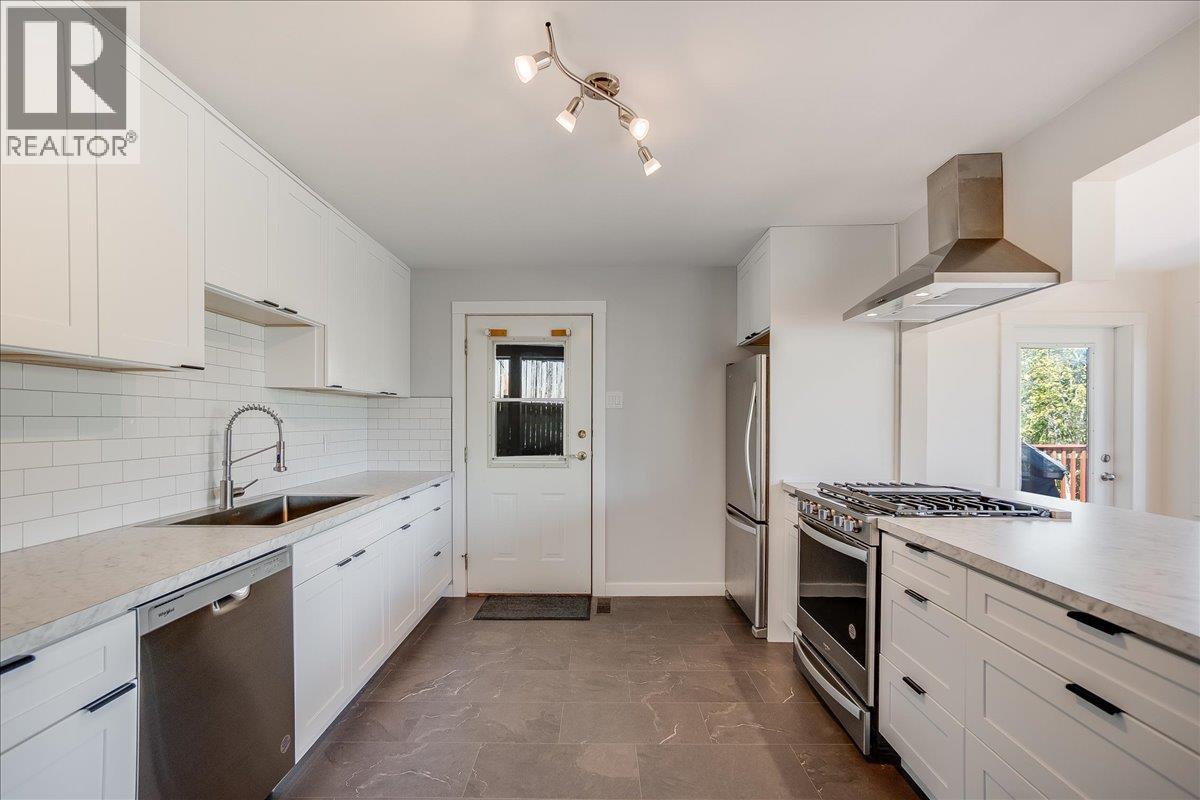 604 Wasson Street, Nelson, British Columbia  V1L 3G7 - Photo 9 - 10372622