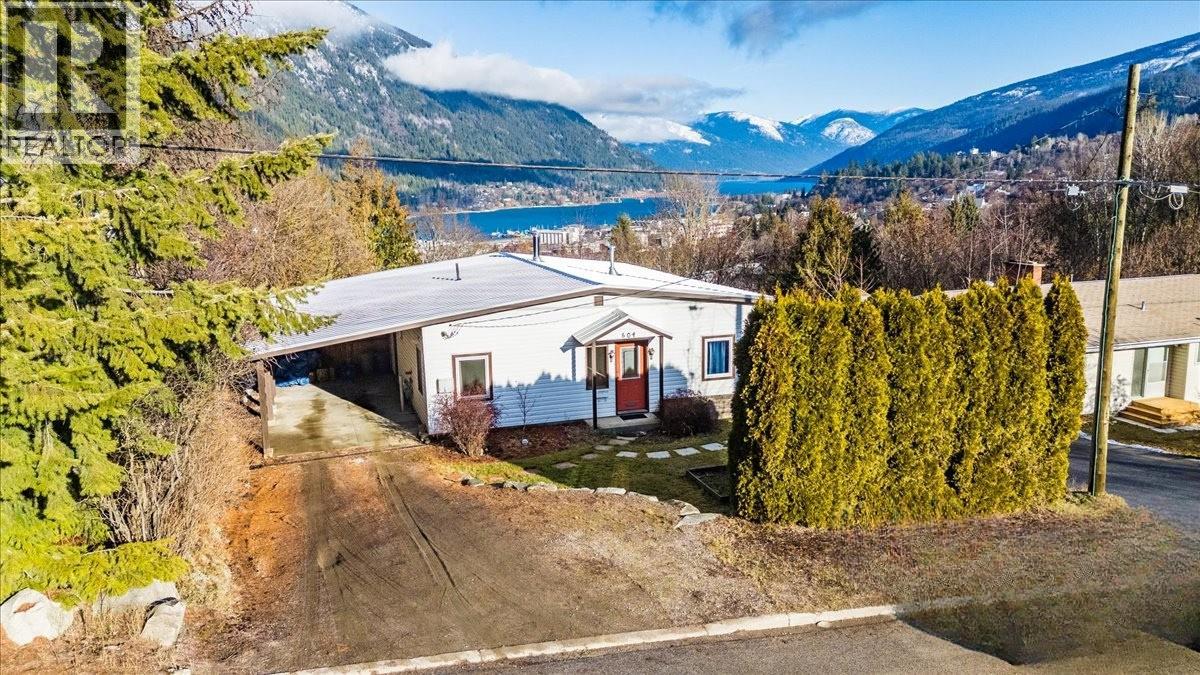 604 Wasson Street, Nelson, British Columbia  V1L 3G7 - Photo 1 - 10372622