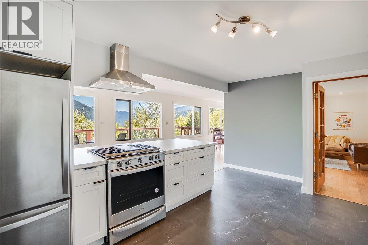 604 Wasson Street, Nelson, British Columbia  V1L 3G7 - Photo 6 - 10372622