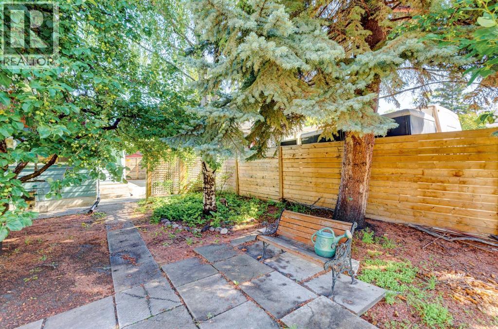 6115 Bow Crescent Nw, Calgary, Alberta  T3B 2C2 - Photo 4 - A2271856