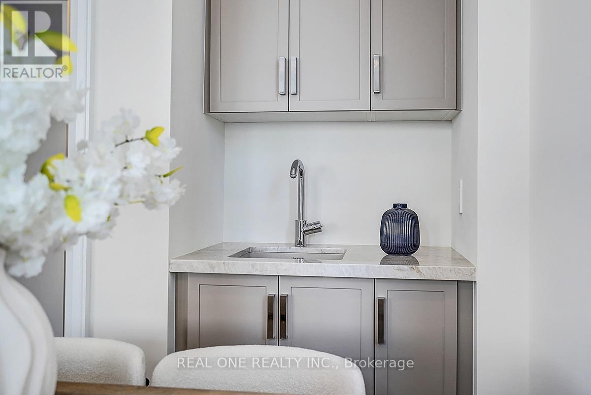 18 Mace Avenue, Richmond Hill, Ontario  L4E 1K8 - Photo 8 - N12726980