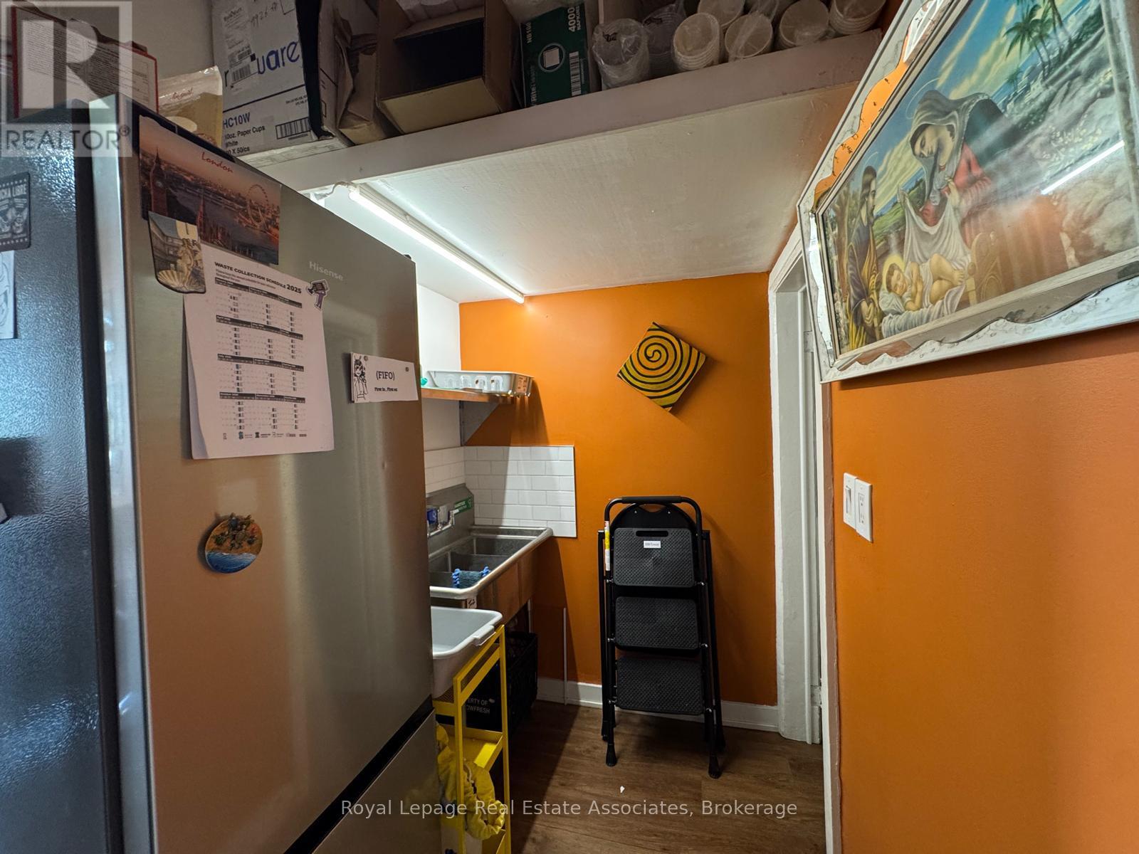 1537 Queen Street W, Toronto, Ontario  M6R 1A7 - Photo 9 - W12443545