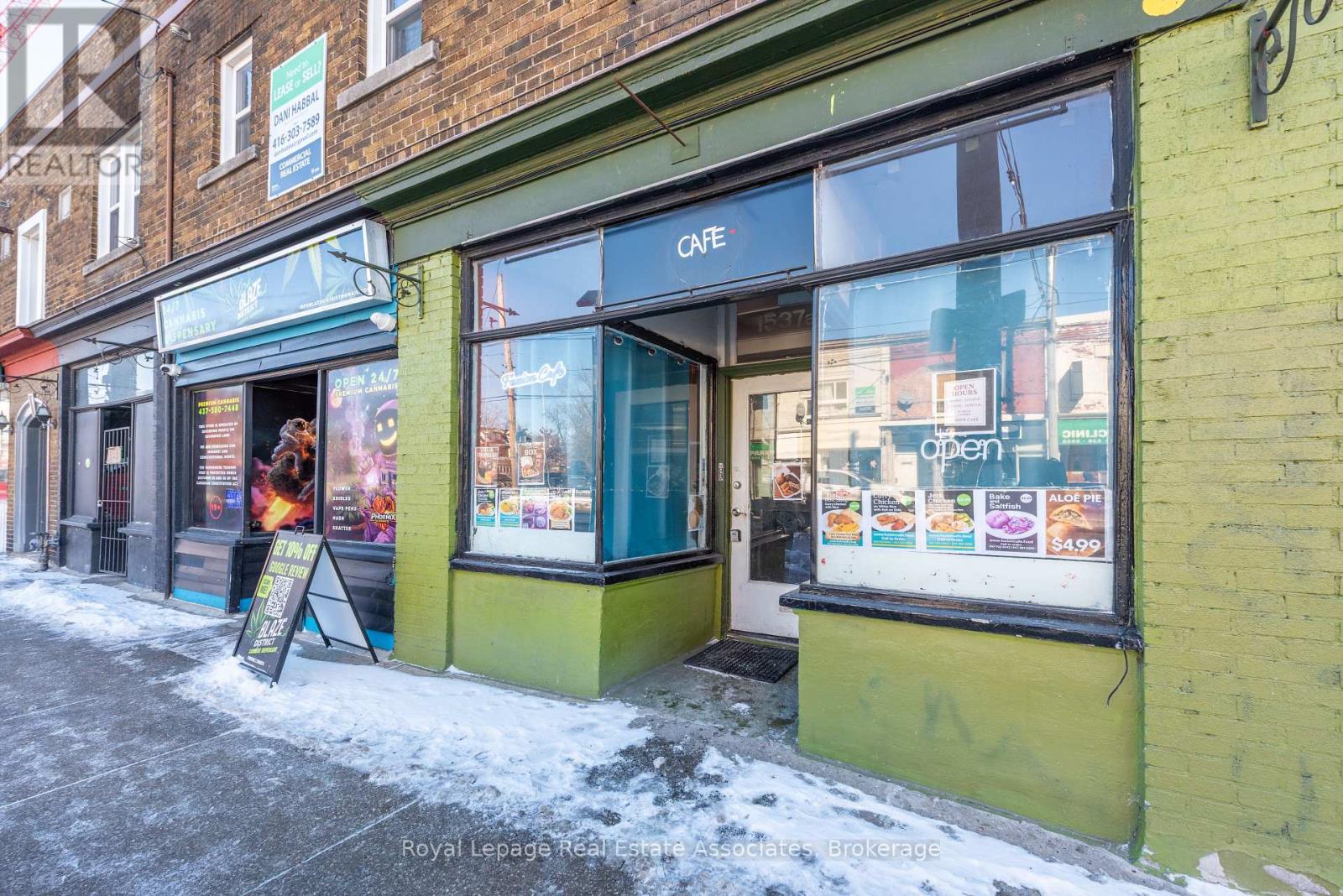 1537 Queen Street W, Toronto, Ontario  M6R 1A7 - Photo 2 - W12443545