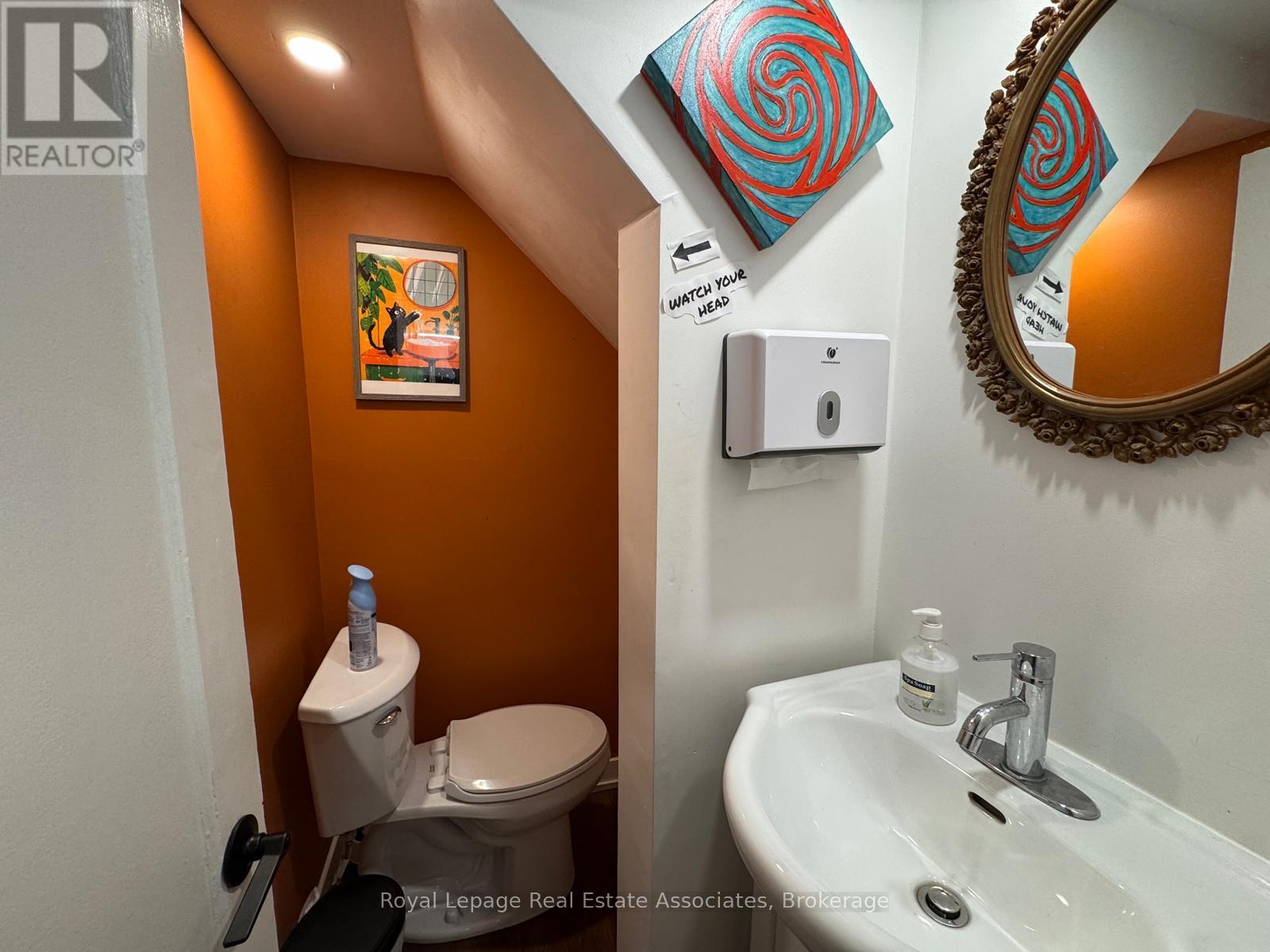 1537 Queen Street W, Toronto, Ontario  M6R 1A7 - Photo 11 - W12443545