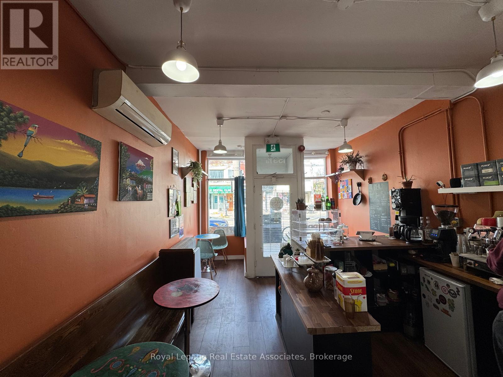 1537 Queen Street W, Toronto, Ontario  M6R 1A7 - Photo 4 - W12443545