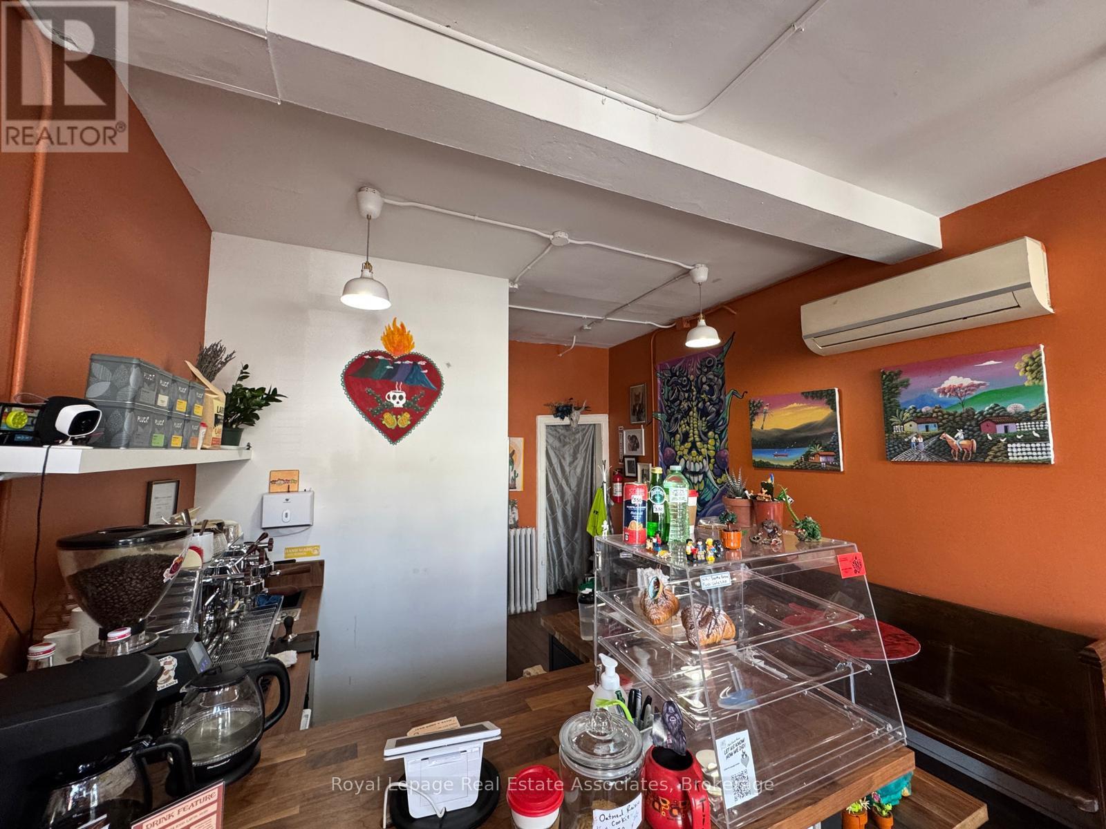 1537 Queen Street W, Toronto, Ontario  M6R 1A7 - Photo 7 - W12443545