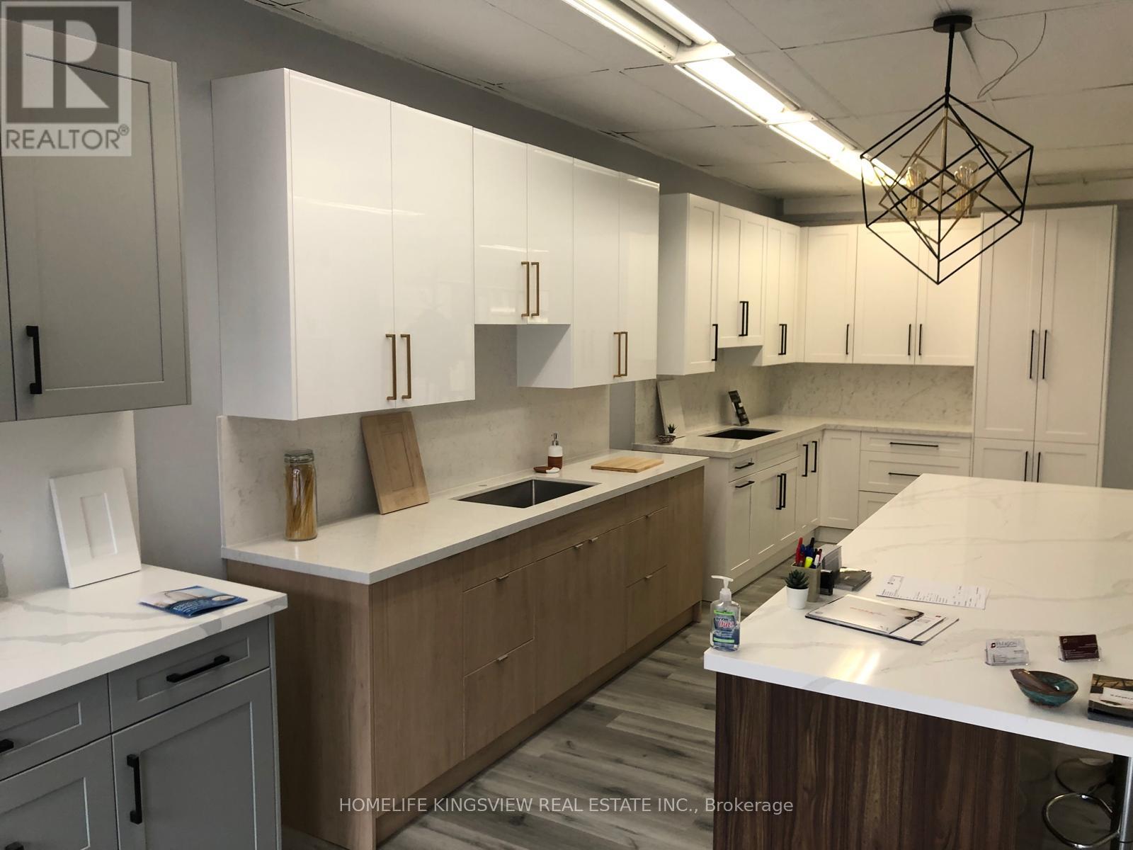 647 Talbot Street, St. Thomas, Ontario  N5P 1C9 - Photo 5 - X12694960