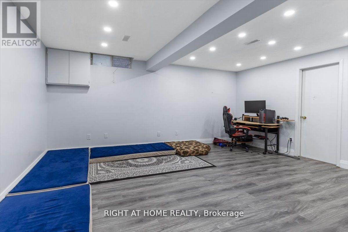 275 Tagge Crescent, Kitchener, Ontario  N2K 3R7 - Photo 14 - X12726990