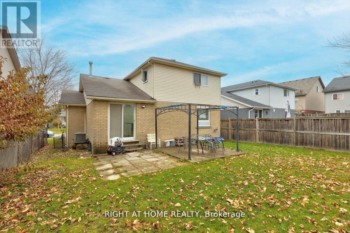 275 Tagge Crescent, Kitchener, Ontario  N2K 3R7 - Photo 19 - X12726990