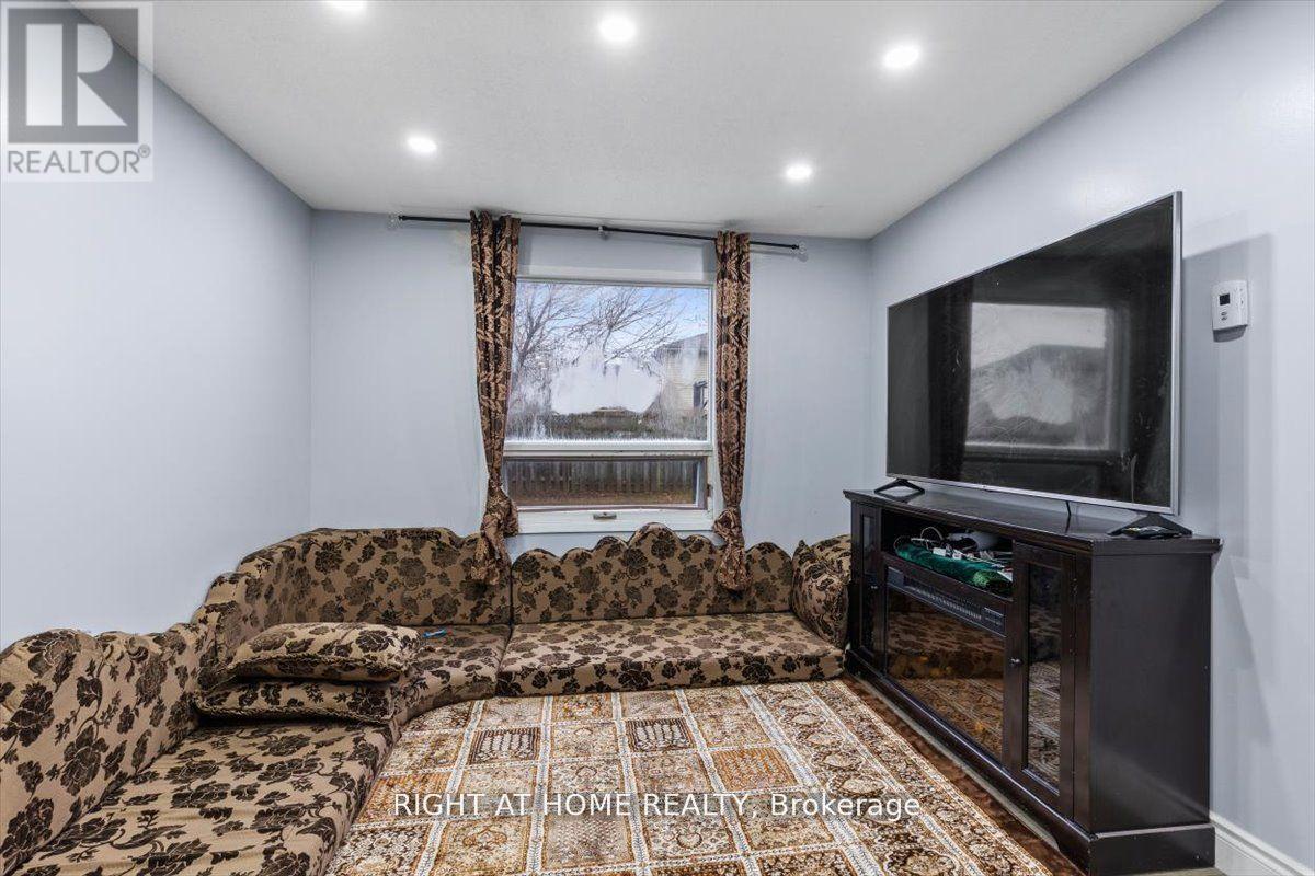 275 Tagge Crescent, Kitchener, Ontario  N2K 3R7 - Photo 5 - X12726990