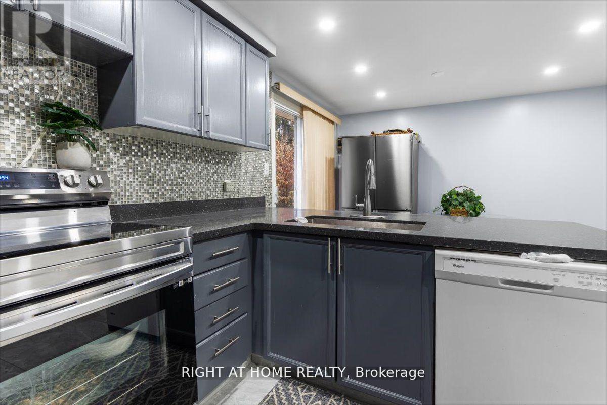 275 Tagge Crescent, Kitchener, Ontario  N2K 3R7 - Photo 7 - X12726990