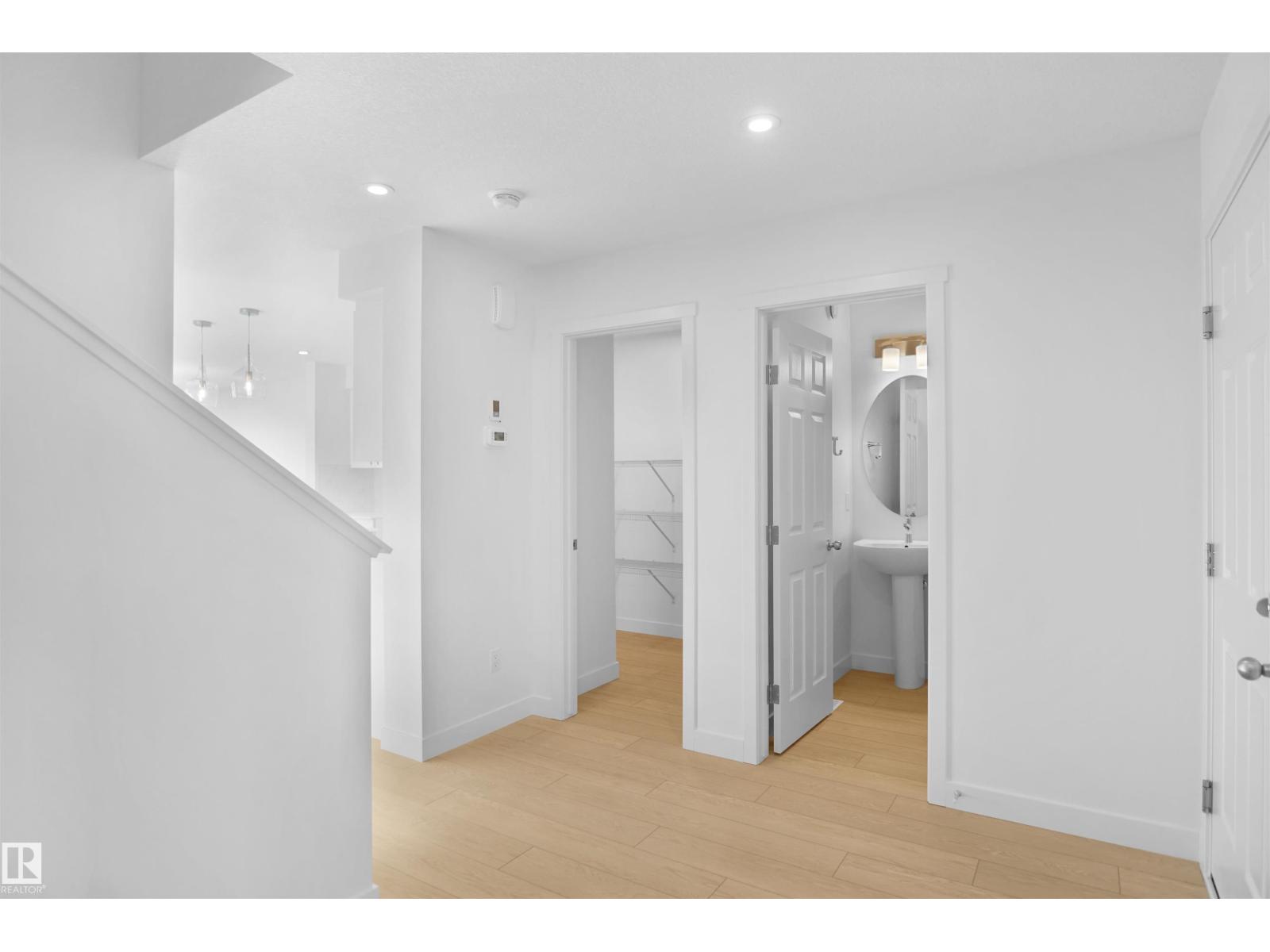 903 19 Av Nw, Edmonton, Alberta  T6T 2V2 - Photo 3 - E4470976