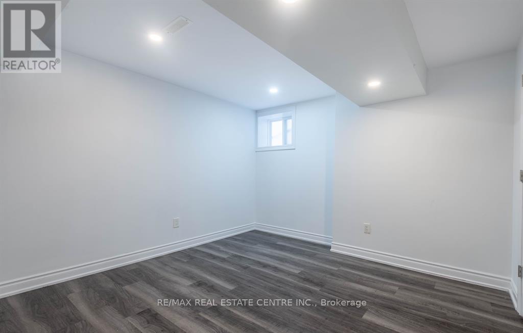 Legal Basement Unit - 1390 Conliffe Court, Mississauga, Ontario  L5C 1R3 - Photo 10 - W12650914