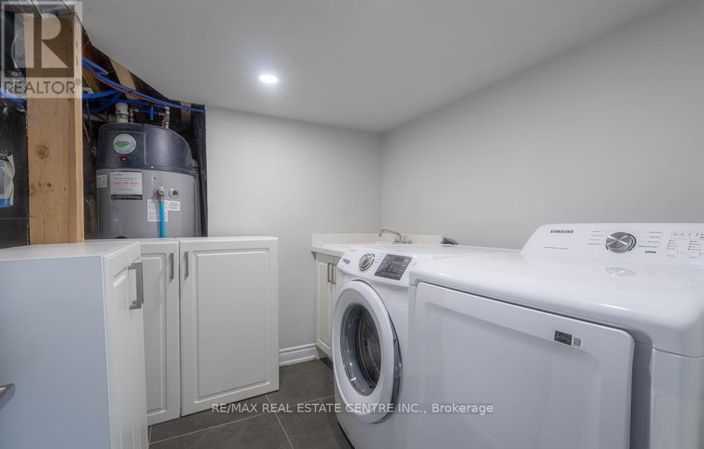 Legal Basement Unit - 1390 Conliffe Court, Mississauga, Ontario  L5C 1R3 - Photo 12 - W12650914