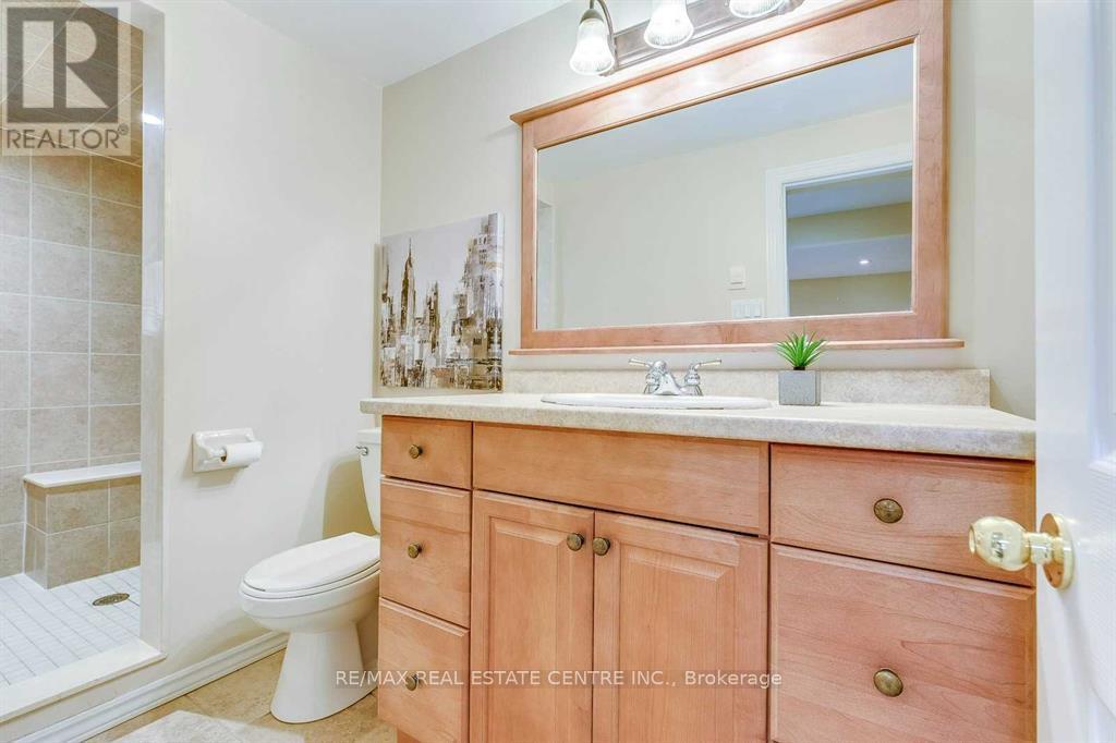 Legal Basement Unit - 1390 Conliffe Court, Mississauga, Ontario  L5C 1R3 - Photo 16 - W12650914