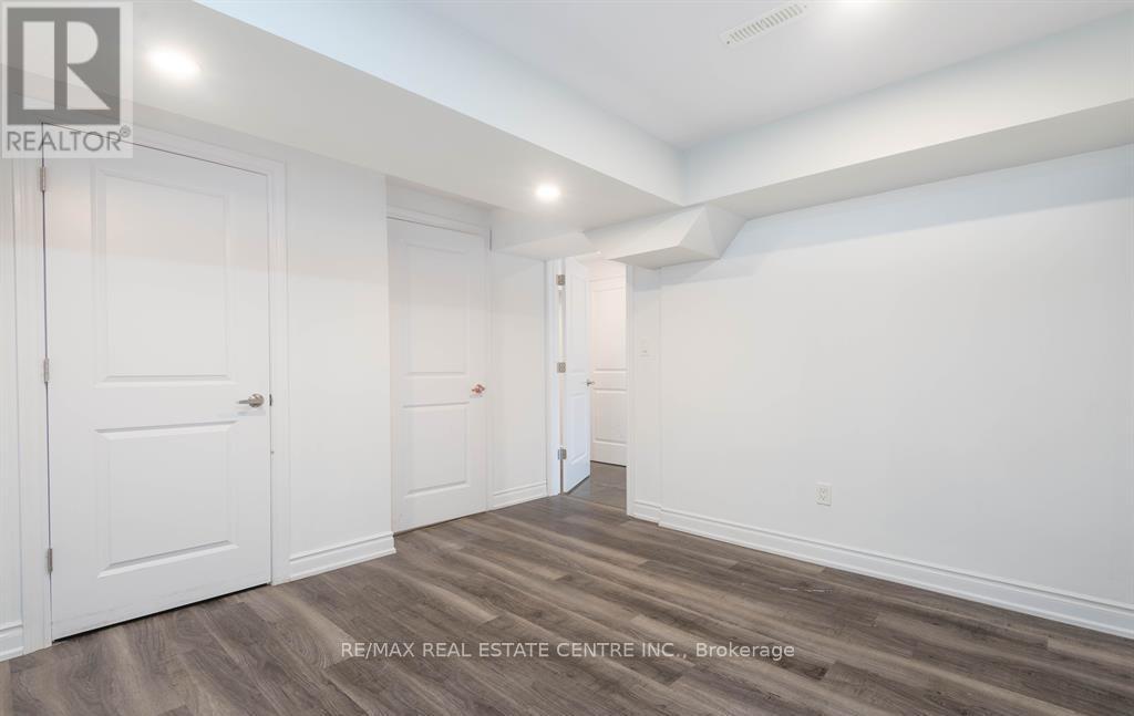 Legal Basement Unit - 1390 Conliffe Court, Mississauga, Ontario  L5C 1R3 - Photo 8 - W12650914