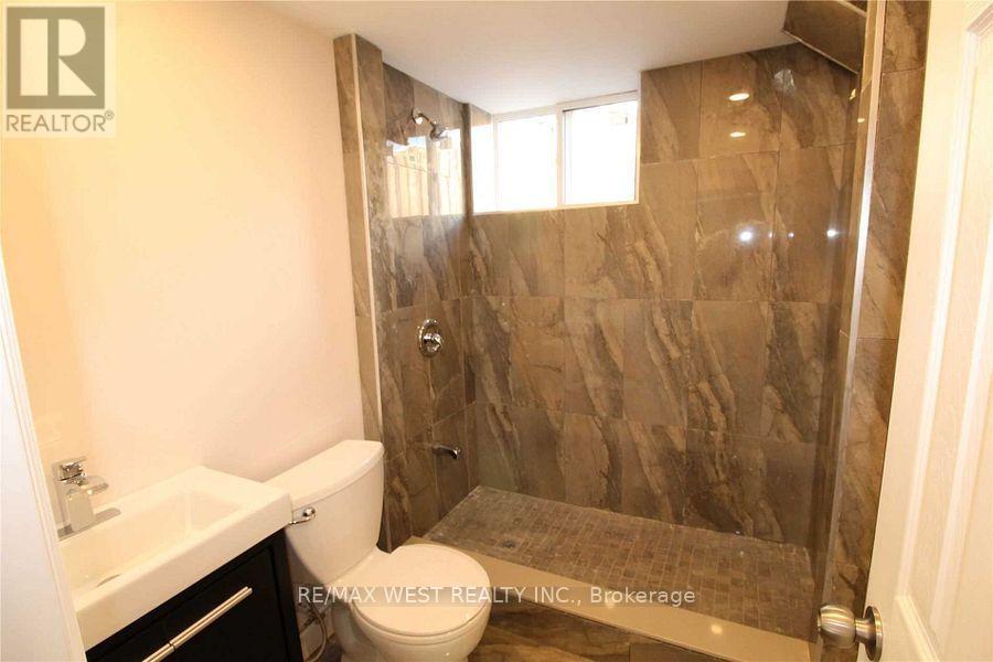 Upper - 53 Sutherland Avenue, Brampton, Ontario  L6V 2H6 - Photo 19 - W12727026