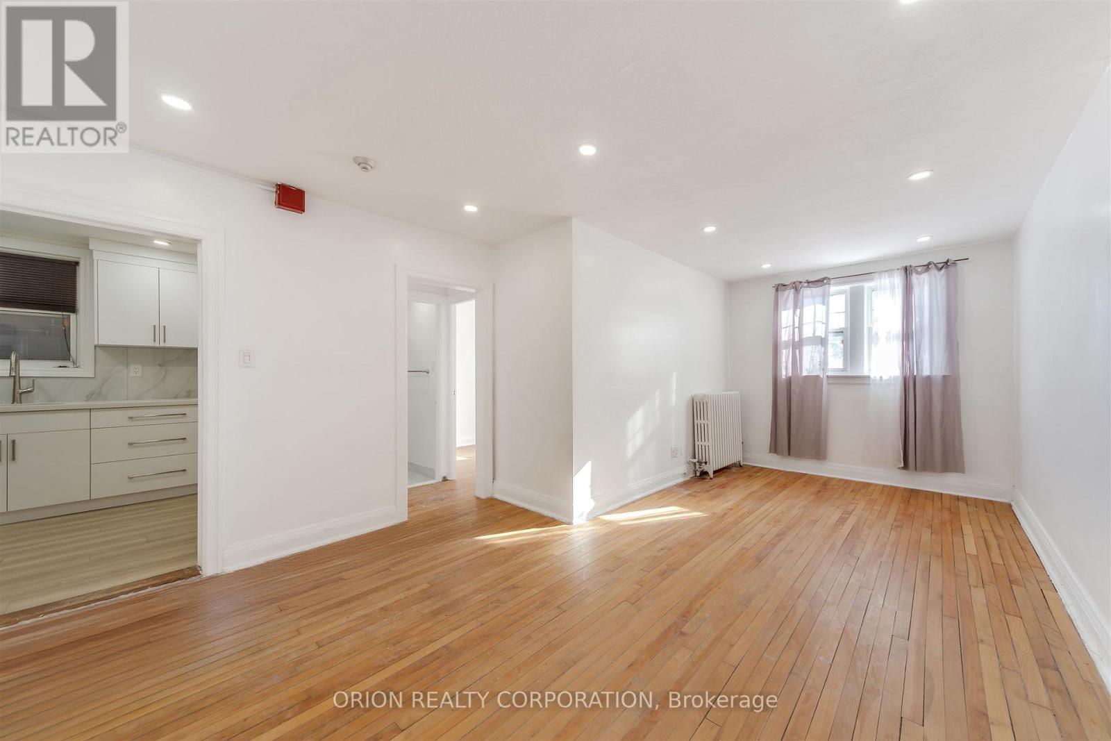 1 - 44 Emerald Crescent, Toronto, Ontario  M8V 2B6 - Photo 3 - W12727030