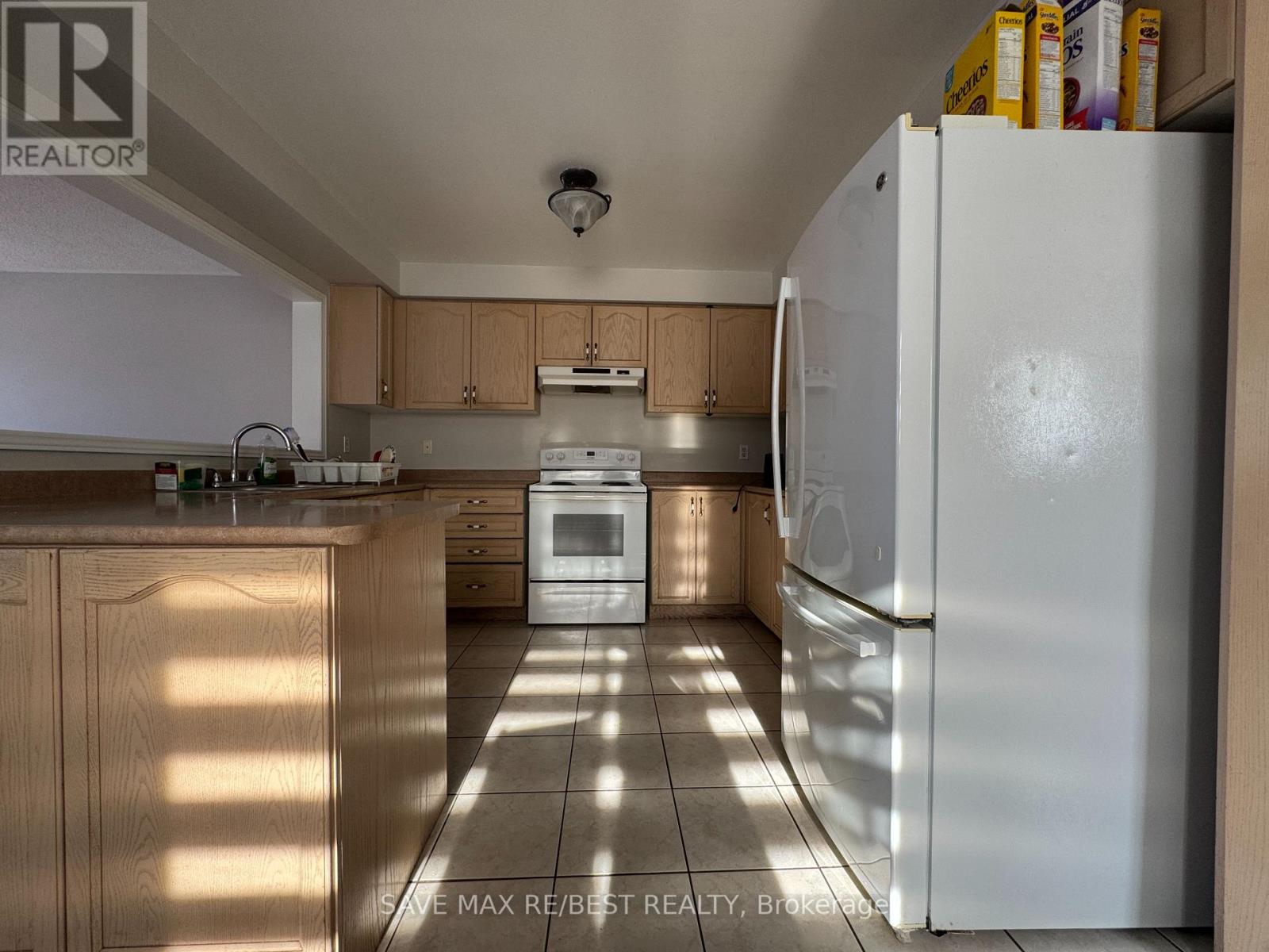 Main - 48 Zia Dodda Crescent, Brampton, Ontario  L6P 1J5 - Photo 4 - W12727058