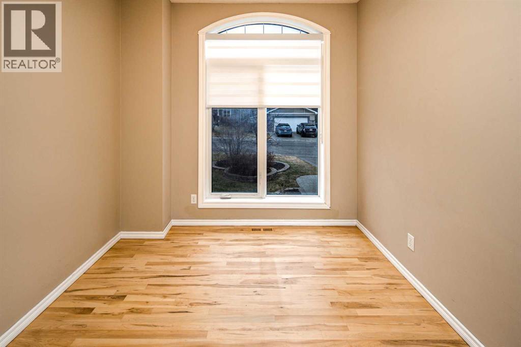 18 Hidden Creek Point Nw, Calgary, Alberta  T3A 6J6 - Photo 6 - A2272344