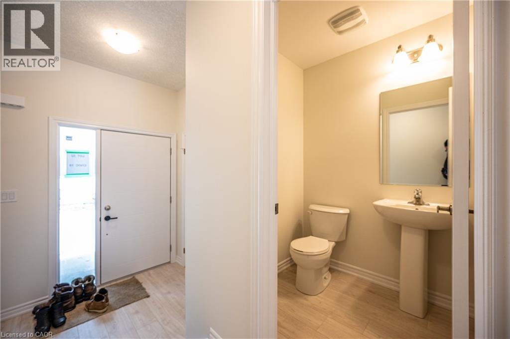 18 Pine Warbler Street, Kitchener, Ontario  N2P 0L6 - Photo 3 - 40800597