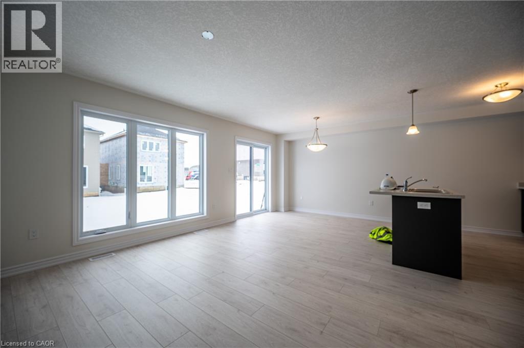 18 Pine Warbler Street, Kitchener, Ontario  N2P 0L6 - Photo 5 - 40800597