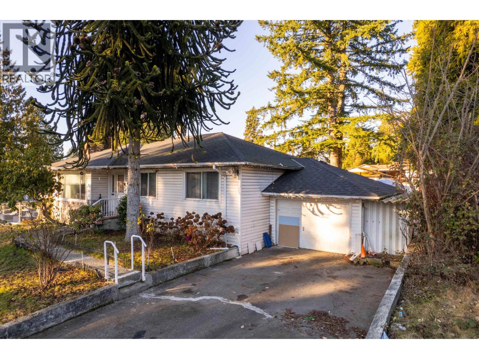 22023 Lougheed Highway, Maple Ridge, British Columbia  V2X 2S7 - Photo 5 - R3075295