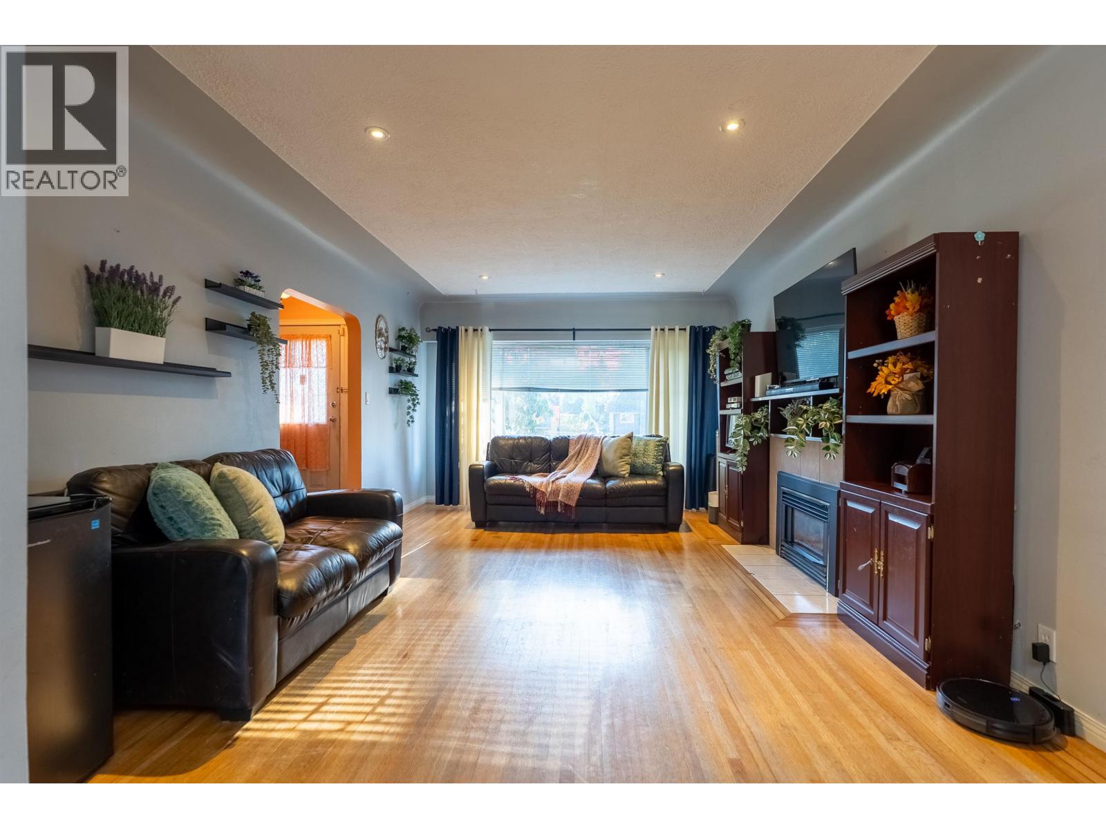 22023 Lougheed Highway, Maple Ridge, British Columbia  V2X 2S7 - Photo 8 - R3075295