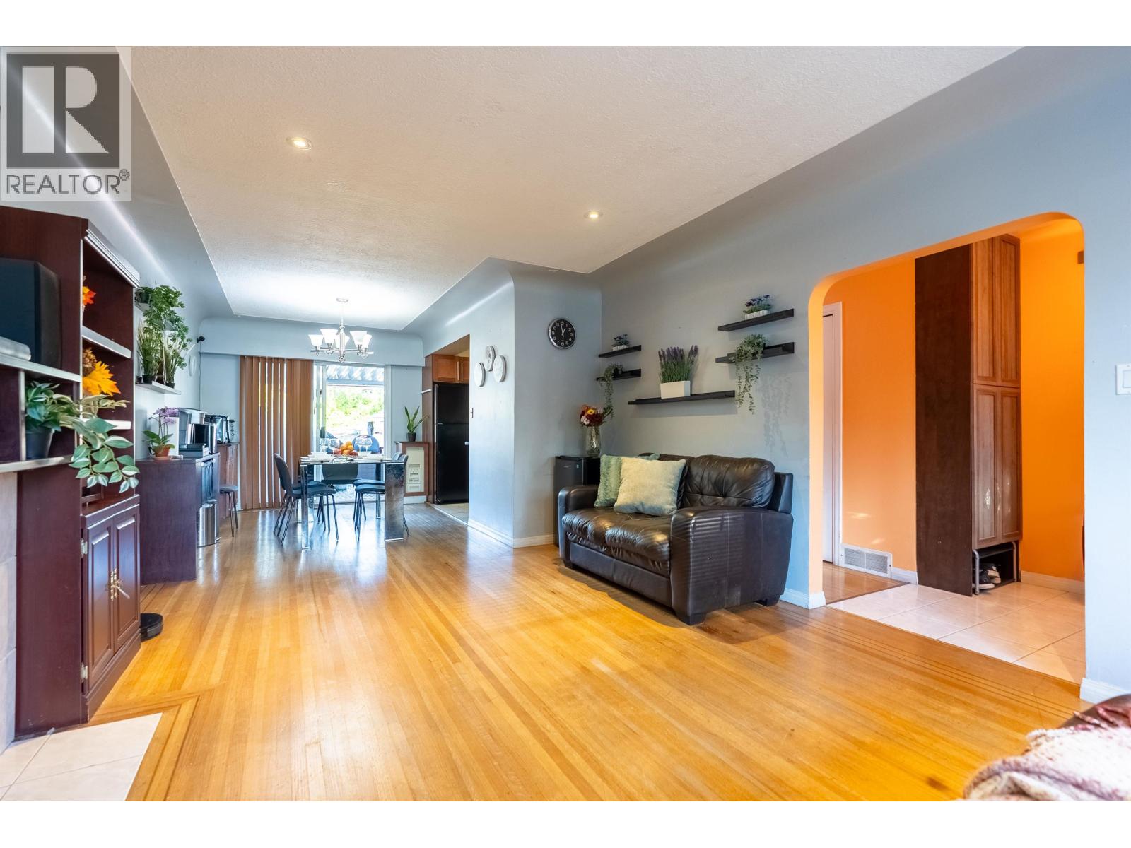 22023 Lougheed Highway, Maple Ridge, British Columbia  V2X 2S7 - Photo 9 - R3075295