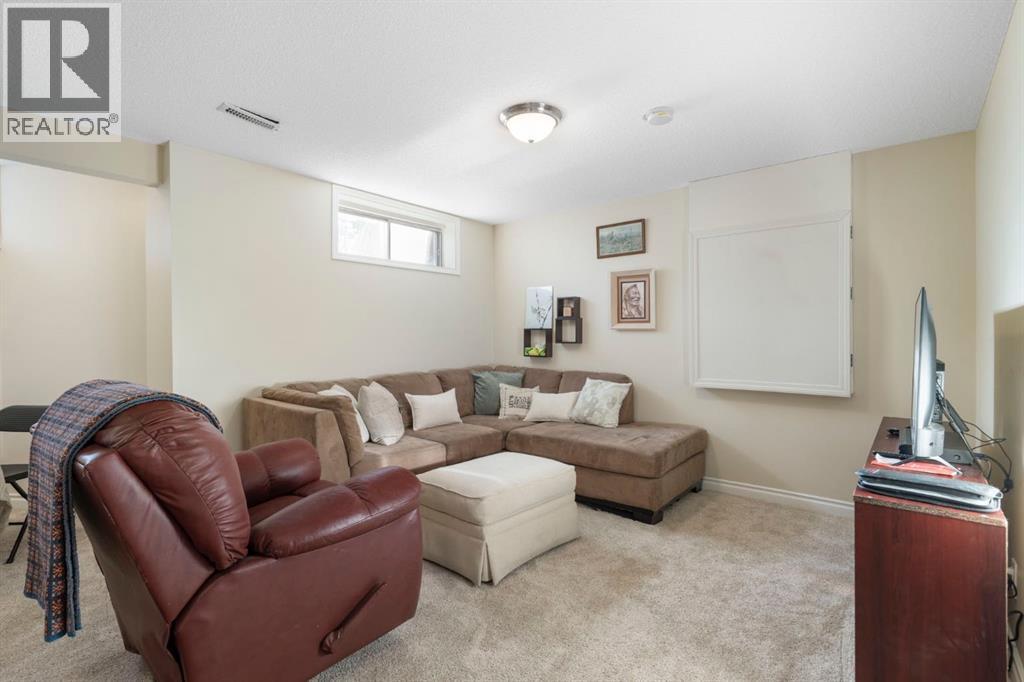 209 Hawkstone Drive Nw, Calgary, Alberta  T3G 3R1 - Photo 31 - A2278752