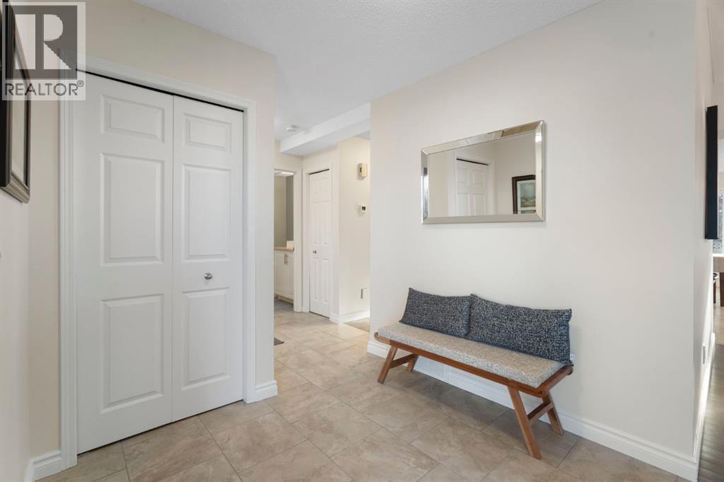 209 Hawkstone Drive Nw, Calgary, Alberta  T3G 3R1 - Photo 4 - A2278752