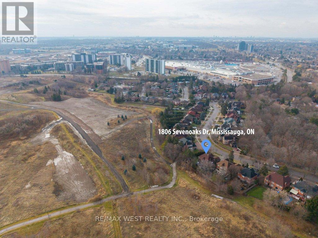 1806 Sevenoaks Drive, Mississauga, Ontario  L5K 2N2 - Photo 47 - W12705060