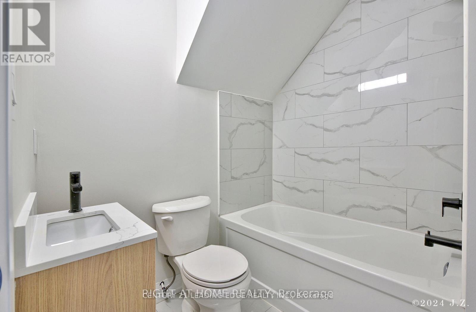 Unit #2 - 153 Macdonell Avenue W, Toronto, Ontario  M6R 2A4 - Photo 6 - W12727100