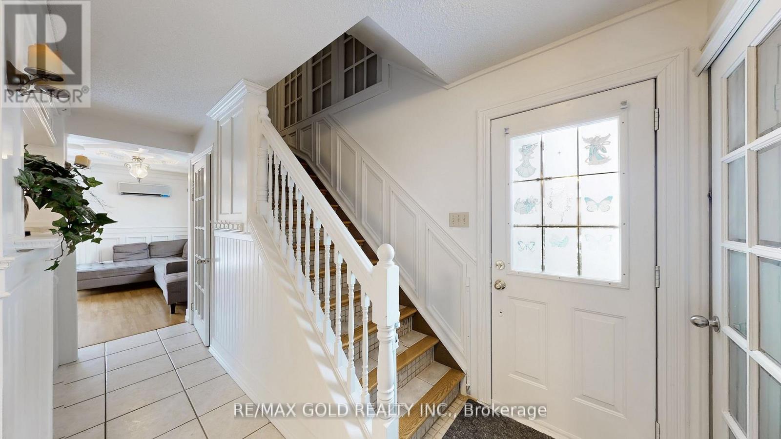 3 Hemlark Court, Brampton, Ontario  L6S 2B7 - Photo 6 - W12727118