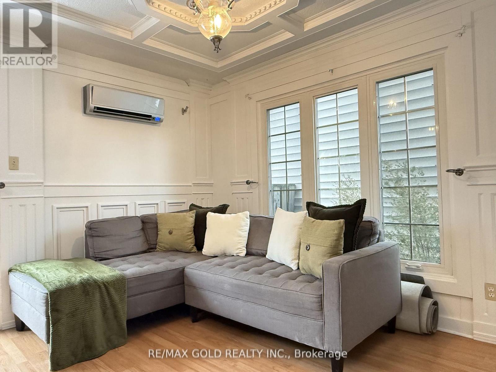 3 Hemlark Court, Brampton, Ontario  L6S 2B7 - Photo 9 - W12727118