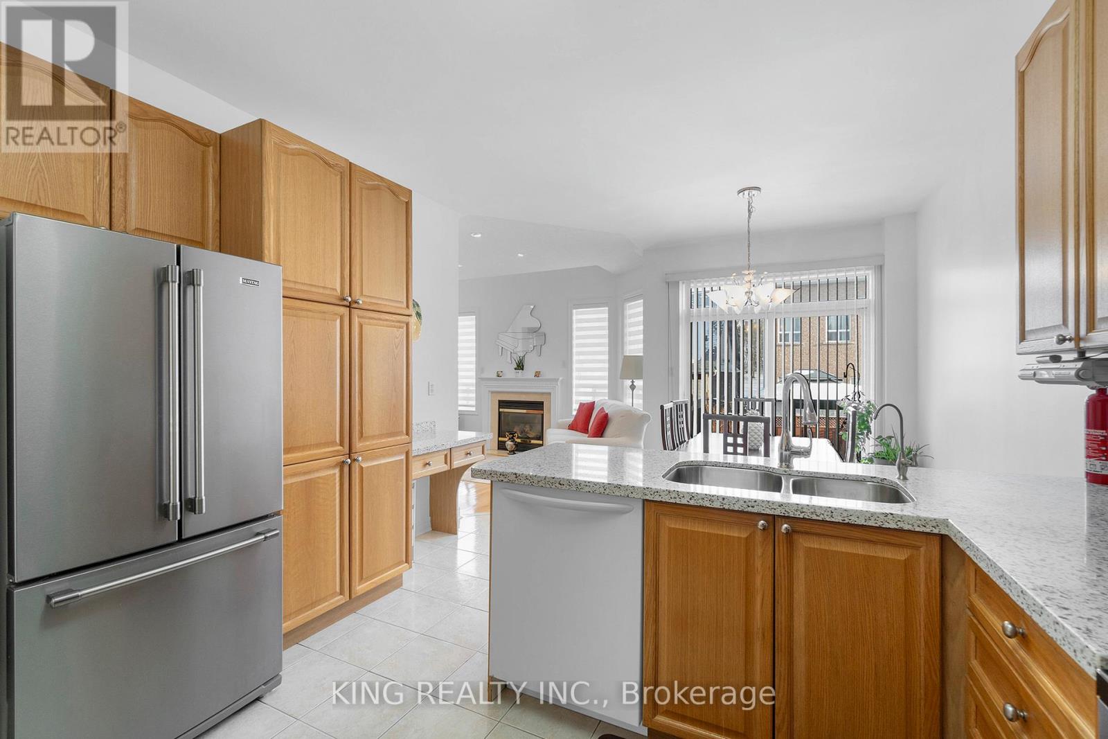 66 Saffron Crescent, Brampton, Ontario  L6S 6H7 - Photo 7 - W12727120