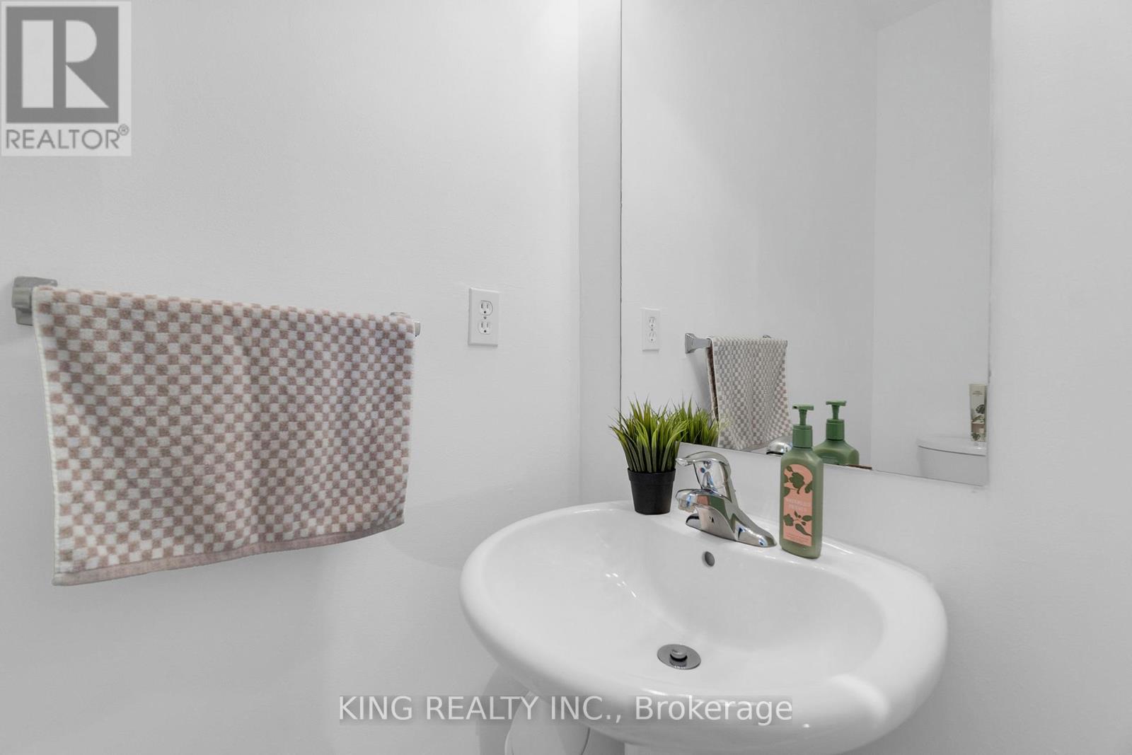 66 Saffron Crescent, Brampton, Ontario  L6S 6H7 - Photo 8 - W12727120