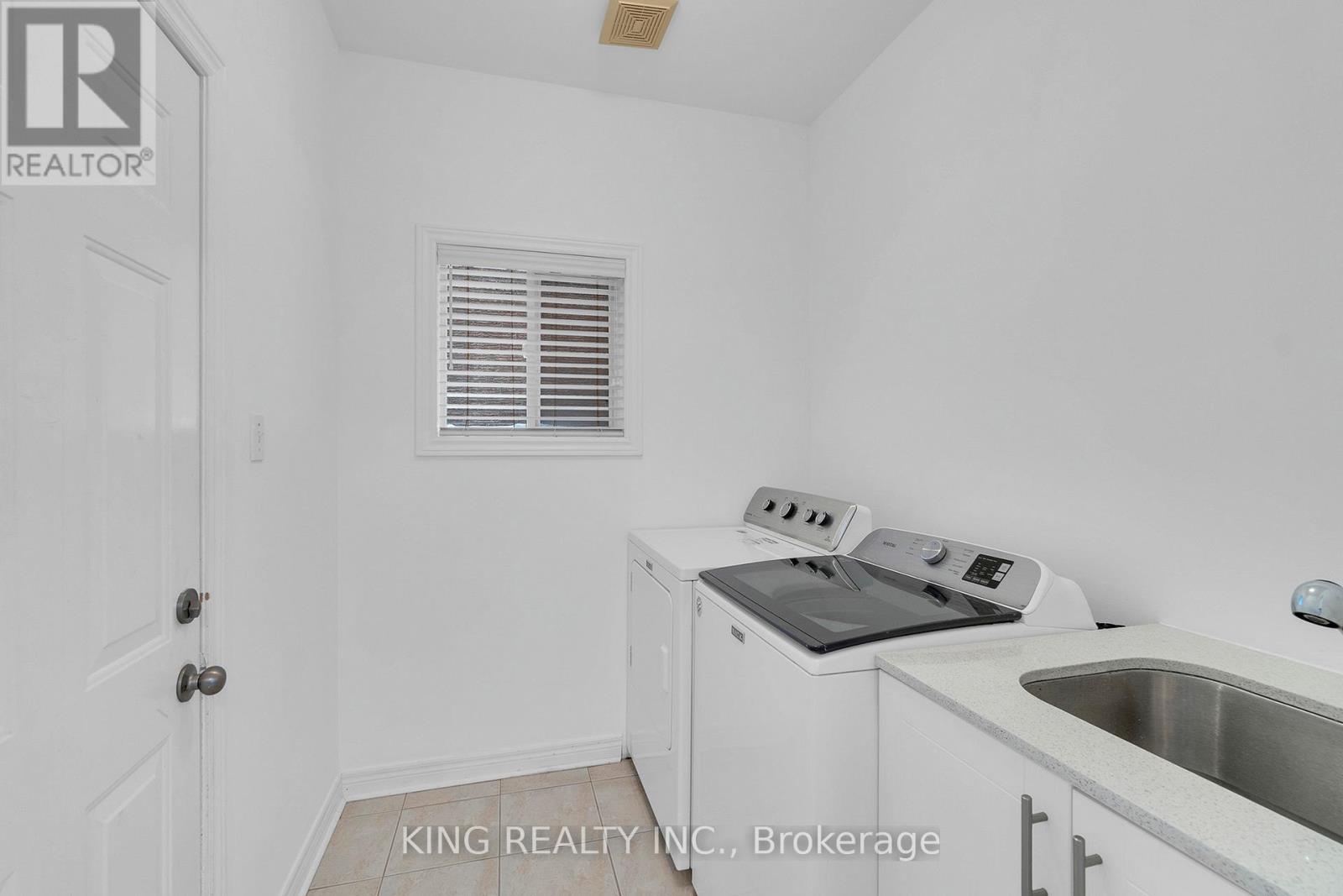 66 Saffron Crescent, Brampton, Ontario  L6S 6H7 - Photo 9 - W12727120