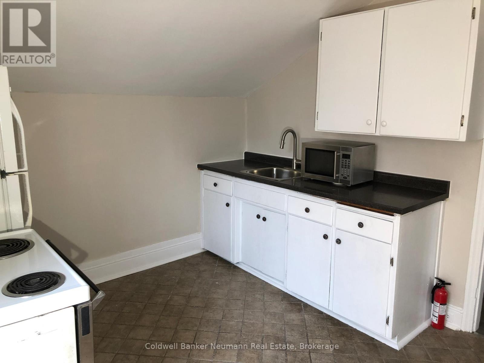 B - 96 Arthur Street N, Guelph (St. George's), Ontario  N1E 4V2 - Photo 3 - X12727146