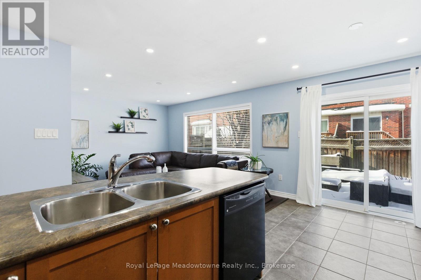 851 Gifford Crescent, Milton, Ontario  L9T 0L2 - Photo 13 - W12727164