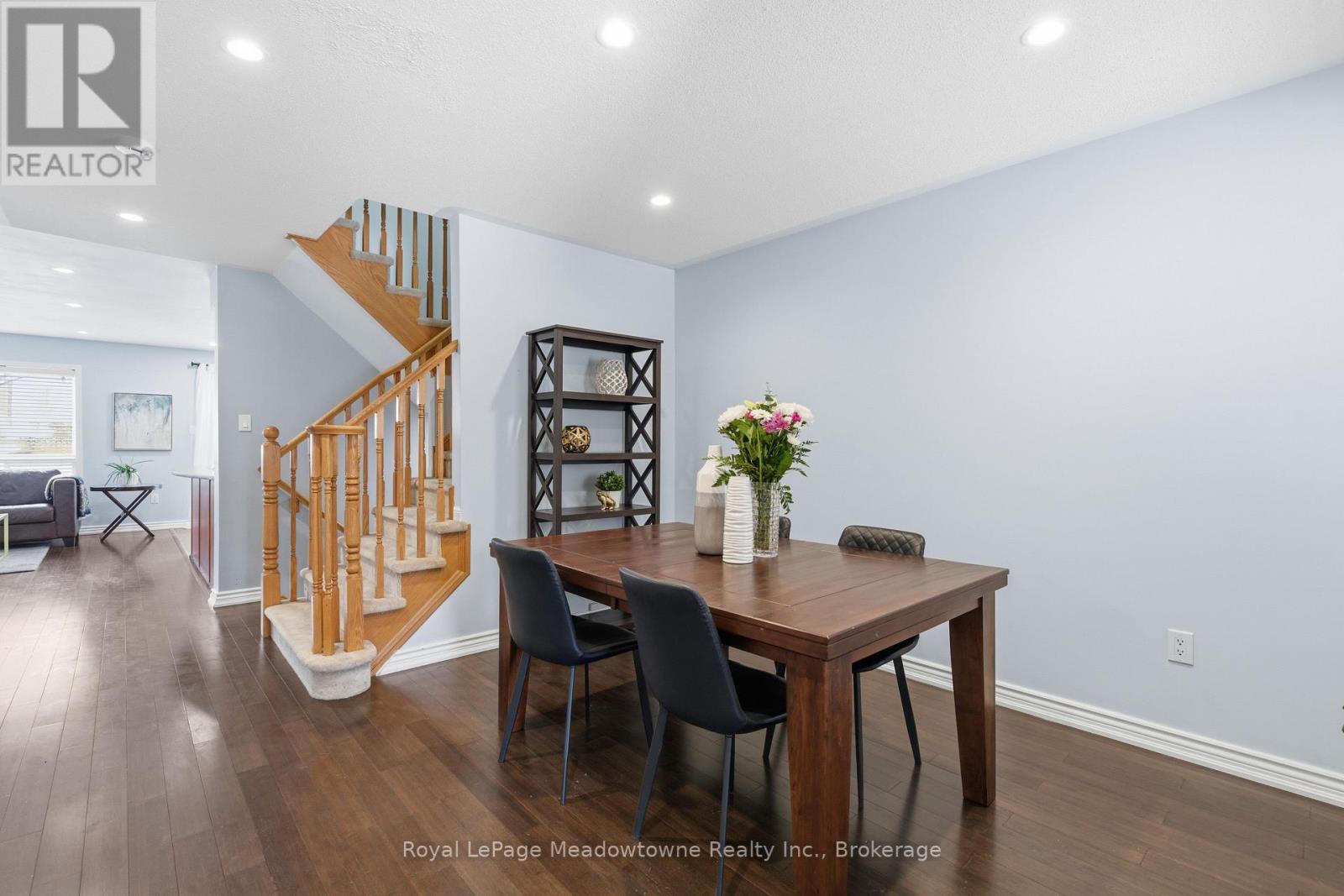 851 Gifford Crescent, Milton, Ontario  L9T 0L2 - Photo 4 - W12727164