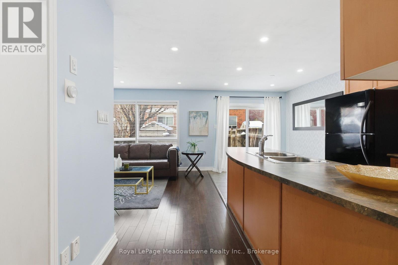 851 Gifford Crescent, Milton, Ontario  L9T 0L2 - Photo 7 - W12727164