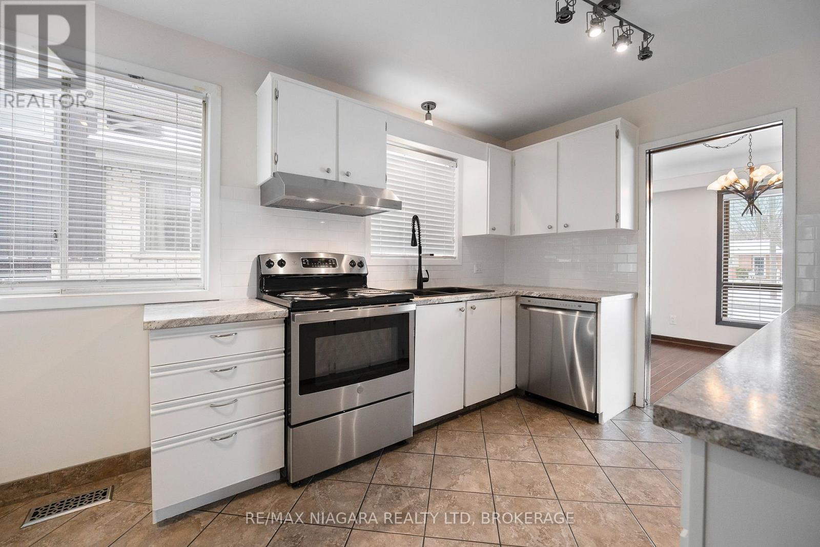 204 Parnell Road, St. Catharines, Ontario  L2M 1V6 - Photo 12 - X12727178